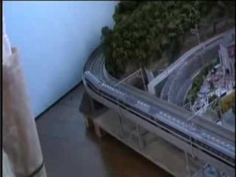 鉄道模型　レイアウト　特急通過