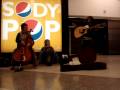 videos de Busking in a San Francisco BART station....