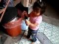 videos de Fernanda Belen comiendo platano