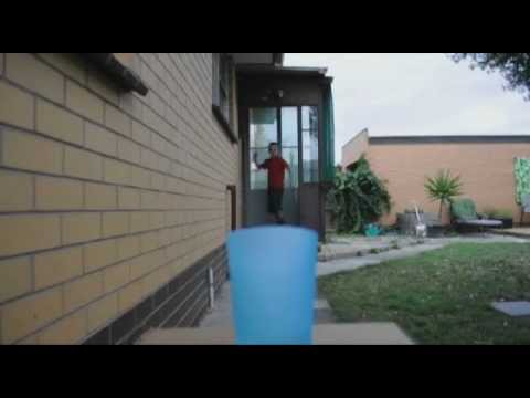 9 anni è il nuovo tanlento del Beer Pong 9 anni è il nuovo tanlento del Beer Pong