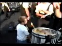 Yrold -DCA 00  muleke de 6 anos ja destruindo a caixa hein