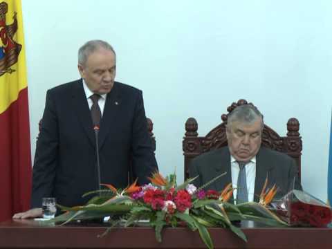 Николае Тимофти принял участие в презентации написанной первым президентом Республики Молдова Мирчей Снегуром книги "Labirintul destinului"