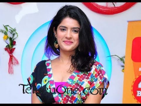 Chit Chat with Deeksha Seth, Sexy Actress - Deeksha Seth, Heroine Deeksha Seth, Director BVS Ravi, Gopichand and Deeksha Seth, Wanted Movie Special, Wanted Telugu Movie Story, Hero Gopichand, Actress Deeksha Seth, Music Chakri, Producer Anand Prasad, Director B.V.S Ravi, Wanted Telugu Movie, Gopichand Wanted, Tone ToneTV, TeluguOne TeluguOneTV, LocalTV MaaTV ETV, MaaMusic ToneMusic, TV5News ETV2News, FreeNews Channels, Tollywood Movies, Free Telugu Movies