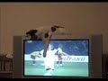 oglum ziko tepesinden tv seyrediyor.
