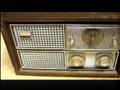 Philco F-206 tube clock radio