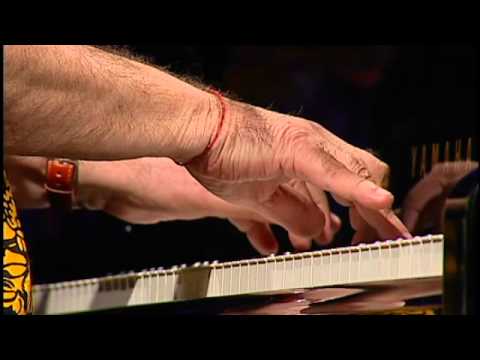 portalsescsp - Nesta apresentação, João Donato reafirma o nó geográfico que ele deu nesta parte do planeta com a música. Em seu piano sambista, educado em Debussy e doutora...