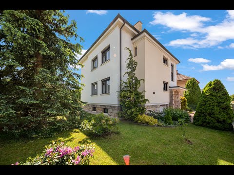 Video Dvougenerační vila s garáží, krásnou zahradou a bazénem v malebném městě Lázně Bělohrad