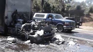 Vídeo. Incendian en Uruapan el cuarto vehículo en menos de una semana A unos metros del filtro de “s