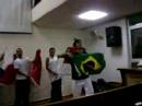 em toda a terra   diante do trono