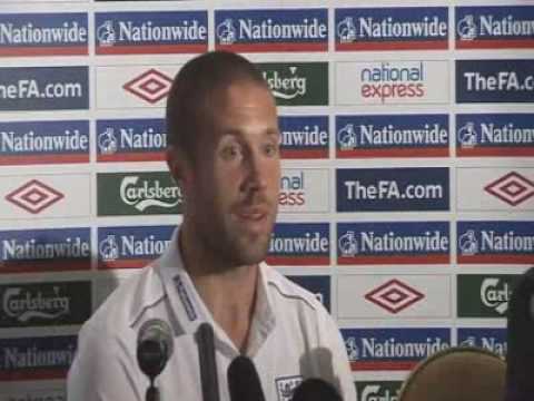 Matthew Upson antes del partido Inglaterra-Andorra