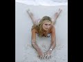 Sharapova on beach, under sky