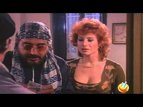 moglie - La casalinga Valentina (Carmen Russo) soffre a causa della propria condizione di bassa preparazione culturale e decide, contro il parere del ricco marito Ari...