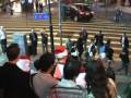 Roving Xmas carollers overwhelm Central