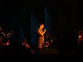a vocalista do madredeus lan�ando voc� e eu, seu �lbum solo de m�sica popular brasileira.