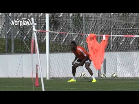 Valencia CF: Aly Cissokho muestra sus dotes como portero