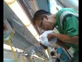 車廂內不准飲食 嘉士伯員工超快食糯米雞