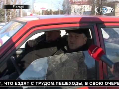 Снег создает неприятности и для водителей, и для пешеходов