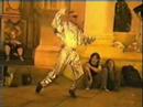 a crazy robot show. a very old mime show from mister 5. he was in french television presented by philippe gildas.
