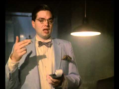 Oliver Platt - Oliver Platt in one of his earliest acting roles. http://miamivice.wikia.com/wiki/Baseballs_of_Death.