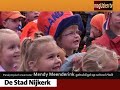 Mendy Meenderink gehuldigd door schoolkinderen Mendy Meenderink gehuldigd door schoolkinderen