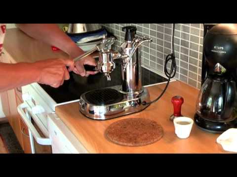 making espresso with la Pavoni lever machine