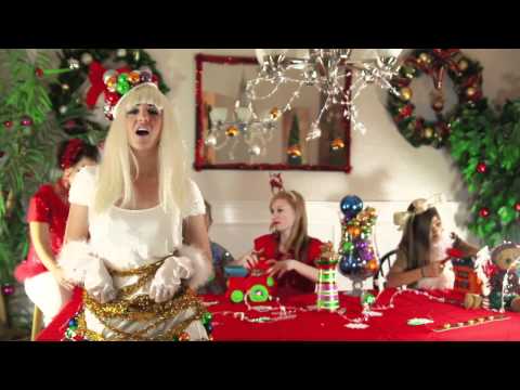 Crean una divertida parodia navideña del video “Poker face” de Lady Gaga