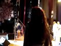 aziz faye et ashley maher danse pour le spettacle de youssou n'dour a sorano, dakar avant le bercy 2008