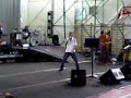 tommy canta al raduno (video2)