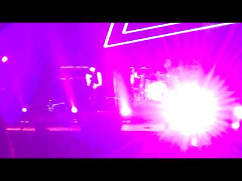 THIS KISS (Carly Rae Jepsen | 2015 Momentum Live MNL)