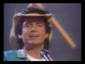 tom astor - hallo, guten morgen deutschland 1984

songtext:
hallo guten morgen deutschland, 
ich w�nsch dir einen guten tag.
hallo guten morgen deutschland,
ich lebe hier, weil ich dich mag.

die sonne schiebt die nacht gerade vor sich her.
und ich bin schon wieder auf der autobahn.
von m�nchen rauf nach kiel, es wird ein langer tag .
und ich denk �ber dich ein bisschen nach.

hallo guten morgen deutschland, 
ich w�nsch dir einen guten tag.
hallo guten morgen deutschland 
ich lebe hier, weil ich dich mag.

geht�s dir auch im moment mal wieder nicht so gut ,
doch ich glaube du kriegst dich bald wieder hin.
dein herz ist ziemlich stark und darum hab ich mut,
auch wenn ich von natur aus skeptisch bin.

hallo guten morgen deutschland, 
ich w�nsch dir einen guten tag.
hallo guten morgen deutschland 
ich lebe hier, weil ich dich mag.

so manche harte zeit hast du schon �berlebt
und davon manche narbe im gesicht.
ich hoffe nur du hast daraus etwas gelernt
und machst die selben fehler diesmal nicht.

hallo guten morgen deutschland, 
ich w�nsch dir einen guten tag.
hallo guten morgen deutschland 
ich lebe hier, weil ich dich mag.

hallo guten morgen deutschland, 
ich w�nsch dir einen guten tag.
hallo guten morgen deutschland 
ich lebe hier, weil ich dich mag,
ich lebe hier, weil ich dich mag.