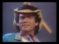 tom astor - hallo, guten morgen deutschland 1984

songtext:
hallo guten morgen deutschland, 
ich w�nsch dir einen guten tag.
hallo guten morgen deutschland,
ich lebe hier, weil ich dich mag.

die sonne schiebt die nacht gerade vor sich her.
und ich bin schon wieder auf der autobahn.
von m�nchen rauf nach kiel, es wird ein langer tag .
und ich denk �ber dich ein bisschen nach.

hallo guten morgen deutschland, 
ich w�nsch dir einen guten tag.
hallo guten morgen deutschland 
ich lebe hier, weil ich dich mag.

geht�s dir auch im moment mal wieder nicht so gut ,
doch ich glaube du kriegst dich bald wieder hin.
dein herz ist ziemlich stark und darum hab ich mut,
auch wenn ich von natur aus skeptisch bin.

hallo guten morgen deutschland, 
ich w�nsch dir einen guten tag.
hallo guten morgen deutschland 
ich lebe hier, weil ich dich mag.

so manche harte zeit hast du schon �berlebt
und davon manche narbe im gesicht.
ich hoffe nur du hast daraus etwas gelernt
und machst die selben fehler diesmal nicht.

hallo guten morgen deutschland, 
ich w�nsch dir einen guten tag.
hallo guten morgen deutschland 
ich lebe hier, weil ich dich mag.

hallo guten morgen deutschland, 
ich w�nsch dir einen guten tag.
hallo guten morgen deutschland 
ich lebe hier, weil ich dich mag,
ich lebe hier, weil ich dich mag.