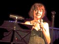 meilleure qualit� et haute d�finition ici: http://www.dailymotion.com/gillesmarceaux/video/x6kmd1_le-cri-de-la-carpe-en-javanais_music
- d�j� vann� -
boire sans bavoir  
?le soir, savoir boire bavard au bar...  
?gris, il gravit le gu�, gav�, lent, terne, l'avant-taverne...?  
sert ! elle s'av�re savoir servir  
?ravir et savoir rire?  
boire sans bavoir?  
savoir boire au broc, bravo ! allons, avallons !  

au loin, des boeufs baveux et sourds savourent la lande et sa lavande. mais oh ! rage ! ravagent lavande et pavot. puis gais, gav�s, vont boire.  

boire sans bavoir, � l'aise, l'av�ze du soir?  
savoir intense (� vingt, t'avance), �a vaut la veille au soleil !  
?souris ! ca vous ravit?  
ravir et savoir rire?  
boire sans bavoir ?savoir boire au broc, bravo ! allons, avallons !  

au loin, les boeufs baveux et sourds savourent la lande et sa lavande, puis gais, gav�s, vont boire.  

aller avaler son savon sans saveur, sa soeur, sans savant , savoure.?allez, avalez, allez, avalez, allez, avalons. vite, allons.?  
sourd comme un pot, savoure pavot. danse d'avance gavote ou bien java.  
?avoir havane et caviar, savourer sans ravager sa veste. bureaucrates, bavures � vos cravates !  
?savourez ! salez donc vos olives � volont�. vous avez, bureaucrates, bavures � vos cravates.  
?ragez de ravager vos vestes et vos cravates.  
?beau bureaucrate, bave, salope ton veston, lape ton bol, lave ta lipe, gobe tes olives, joli gratte-papier pas piqu� des vers, mange des navets, n'avoue jamais, jaloux, d�j� mou, danse d'avance gavote et java, �a va comme �a.  
?allons, avalons le vin des vignerons tout rond. boire au broc, bravo ! allez, jouez avec le javanais, avec la java vache, la vache � 1000 francs. avec la valse � 1000 temps la vache a mis bas.  
?la vache a mis bas l�-bas, l'a pas voulu v�ler dans l'�table en bas dans la vall�e, le veau n� l�-haut, lui, est d�j� vann�. na !   

le cri de la carpe: dominique fonfr�de, ann ballester, en concert au triton (les lilas) en 2004.