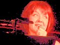meilleure qualit� et haute d�finition ici: http://www.dailymotion.com/gillesmarceaux/video/x6kmd1_le-cri-de-la-carpe-en-javanais_music
- d�j� vann� -
boire sans bavoir  
?le soir, savoir boire bavard au bar...  
?gris, il gravit le gu�, gav�, lent, terne, l'avant-taverne...?  
sert ! elle s'av�re savoir servir  
?ravir et savoir rire?  
boire sans bavoir?  
savoir boire au broc, bravo ! allons, avallons !  

au loin, des boeufs baveux et sourds savourent la lande et sa lavande. mais oh ! rage ! ravagent lavande et pavot. puis gais, gav�s, vont boire.  

boire sans bavoir, � l'aise, l'av�ze du soir?  
savoir intense (� vingt, t'avance), �a vaut la veille au soleil !  
?souris ! ca vous ravit?  
ravir et savoir rire?  
boire sans bavoir ?savoir boire au broc, bravo ! allons, avallons !  

au loin, les boeufs baveux et sourds savourent la lande et sa lavande, puis gais, gav�s, vont boire.  

aller avaler son savon sans saveur, sa soeur, sans savant , savoure.?allez, avalez, allez, avalez, allez, avalons. vite, allons.?  
sourd comme un pot, savoure pavot. danse d'avance gavote ou bien java.  
?avoir havane et caviar, savourer sans ravager sa veste. bureaucrates, bavures � vos cravates !  
?savourez ! salez donc vos olives � volont�. vous avez, bureaucrates, bavures � vos cravates.  
?ragez de ravager vos vestes et vos cravates.  
?beau bureaucrate, bave, salope ton veston, lape ton bol, lave ta lipe, gobe tes olives, joli gratte-papier pas piqu� des vers, mange des navets, n'avoue jamais, jaloux, d�j� mou, danse d'avance gavote et java, �a va comme �a.  
?allons, avalons le vin des vignerons tout rond. boire au broc, bravo ! allez, jouez avec le javanais, avec la java vache, la vache � 1000 francs. avec la valse � 1000 temps la vache a mis bas.  
?la vache a mis bas l�-bas, l'a pas voulu v�ler dans l'�table en bas dans la vall�e, le veau n� l�-haut, lui, est d�j� vann�. na !   

le cri de la carpe: dominique fonfr�de, ann ballester, en concert au triton (les lilas) en 2004.