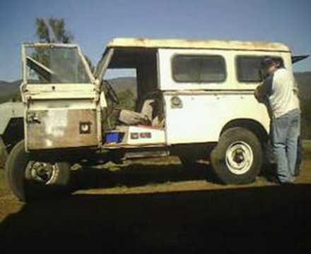 Land rover roof removal