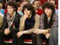 ♫ we got the party ♫ - Jonas Brothers