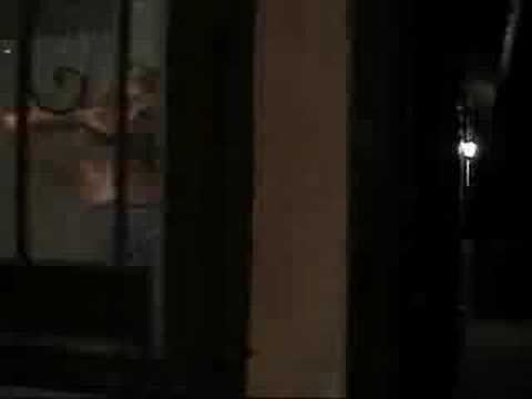 chica desnudandose