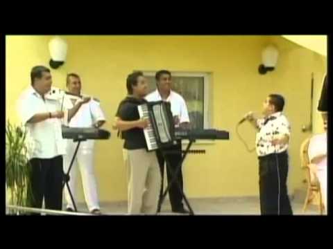 adrian - http://www.amma.ro Adrian Minune - Jumatate tu jumatate eu Album: Vara manelelor 2003 Tu esti femeia care stie sa m-alinte Tu esti femeia care stiu ca nu ma ...