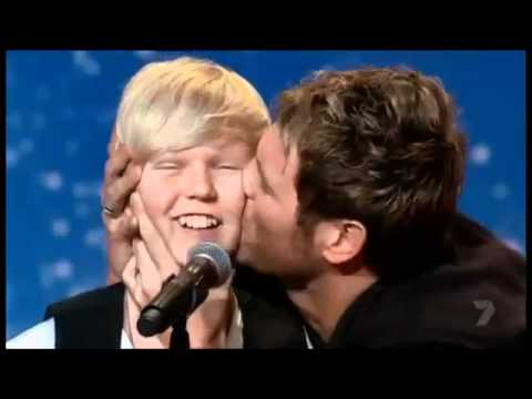 Garoto de 14 Anos resolve Cantar Whitney Houston Video completo HD 480p.flv.flv
