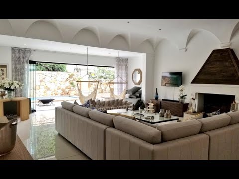 Kim Hutton invites us to his latest masterpiece