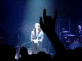 alanis singing her hit 