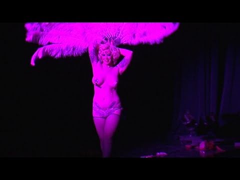 tournée - Après avoir mis le feu à la Croisette, la troupe du Cabaret New Burlesque révélée par le film Tournée de Matthieu Amalric débarque sur scène à Paris. Mimi le...