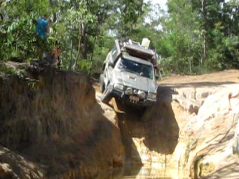 nissan patrol with trailer attempting gunshot