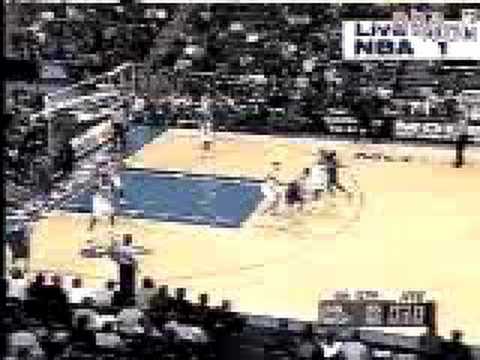 Pat Garrity buzzer beater vs Washington in 2000