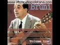 Grande classico della canzone napoletana composto da Bovio- Tagliaferri- Valente stupendamente interpretato da Sergio Bruni,la voce di Napoli.PASSIONEBovio-Tagliaferri-ValenteCchiù luntana mme staje,cchiù vicina te sento...Chisá a chistu mumentotu a che pienze...che faje!...Tu mm'hê miso 'int''e vvéne,nu veleno ch'è doce...Comme pesa 'sta croceca trascino pe' te!...Te voglio...te penzo...te chiammo...te veco...te sento...te sonno...E' n'anno,- ce pienze ch'è n'anno -ca st'uocchie nun ponnocchiù pace truvá?...E cammino, cammino...ma nun saccio addó' vaco...I' stó' sempe 'mbriacoe nun bevo maje vino...Aggio fatto nu vutoâ Madonna d''a neve:si mme passa 'sta freve,oro e perle lle dó'...Te voglio...ecc...