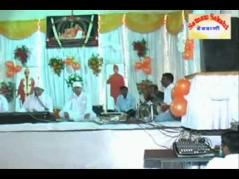 Sindhi Bhagat Mandali - This Sindhi Song video is live singing performance by Bhai Dilip & Bhai Dilip from Sindhi Bhagat Mandli known as Balak mandli from Katni. This Krishna Bhakti...
