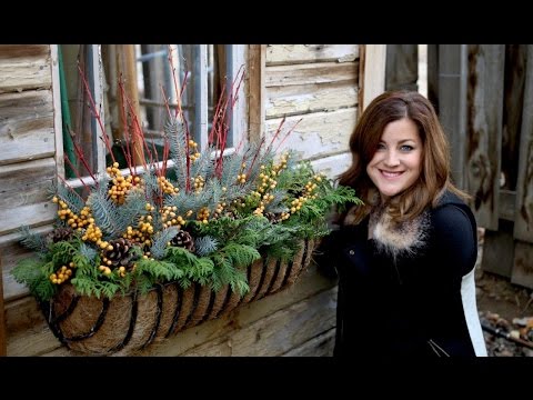 video-linktoworks-Add Holiday Decor to Your Window Basket!