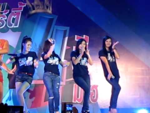 ดอกอ้อ - http://www.facebook.com/groups/gangofpao/ หญิงลี ดอกอ้อ ทุ่งทอง ในงาน Fantv 4 ปี มีเฮ.