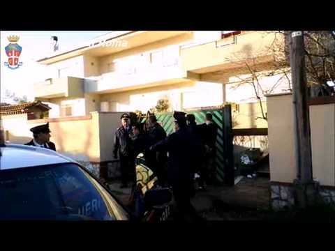 albanesi - FURTI IN VILLA, 9 ARRESTI DEI CARABINIERI. SMANTELLATA ASSOCIAZIONE PER DELINQUERE. IL RICAVATO DEI BOTTINI VENIVA REINVESTITO IN ALBANIA. (2) ANZIO -- I Car...