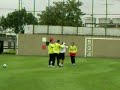 Goleiros se divertem em treinamento
