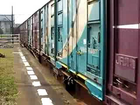 吉原からの貨物列車到着